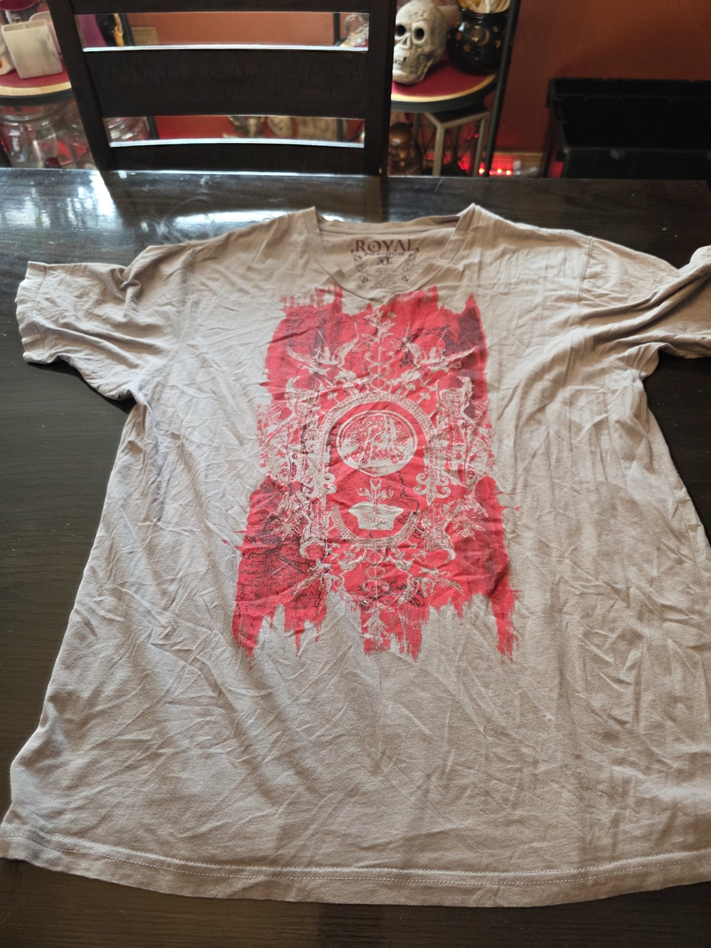 Royal Brand Short Sleeve Tee in Light Gray with Red Graphic